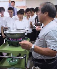 ベンチャー高安での豆腐作り体験学習 2005/12/03 13:44:11