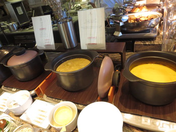 セントレジス大阪　ラ ベデュータ　朝食ビュッフェ　スープ