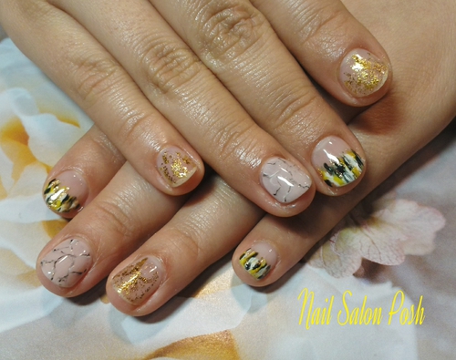イエロー ブラックで塗りかけフレンチ Nail Salon Posh ブログ