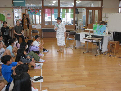 平和集会①高学年（講師：仲井間小夜子さん）
