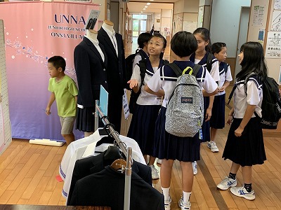令和2年度新設「うんな中学校」の制服、試着しました！│恩納村立 仲泊