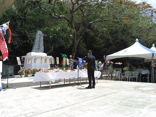 サイパン「沖縄の塔」での慰霊祭　Attended to the memorial service ceremony