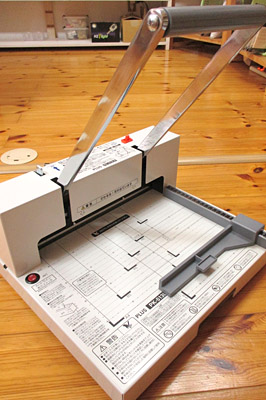 断裁機７０％ＯＦＦ！！