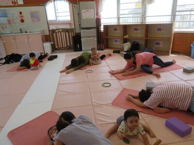 親子ヨガ