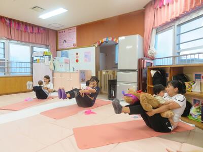 親子ヨガ
