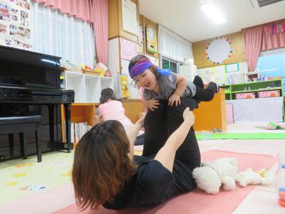 親子ヨガ