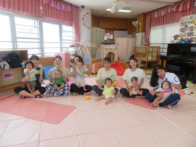 親子ヨガ