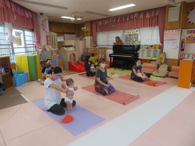 親子ヨガ