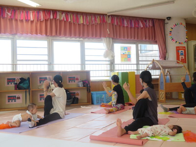 親子ヨガ