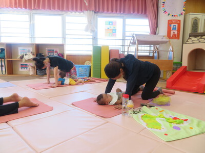 親子ヨガ