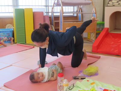 親子ヨガ