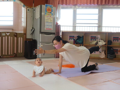 親子ヨガ