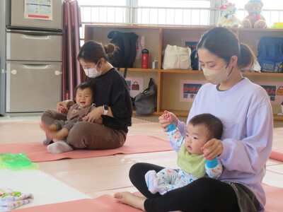 親子ヨガ