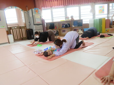 親子ヨガ