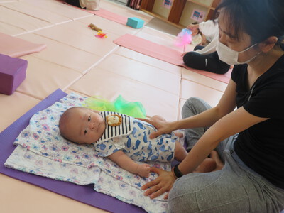 親子ヨガ