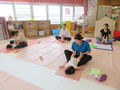 親子ヨガ