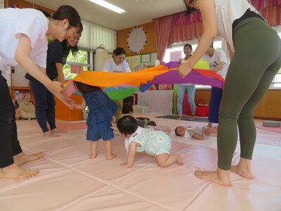 親子ヨガ