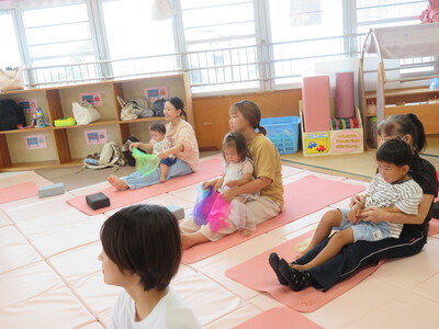 親子ヨガ