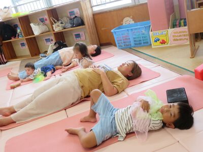 親子ヨガ