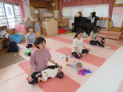 親子ヨガ