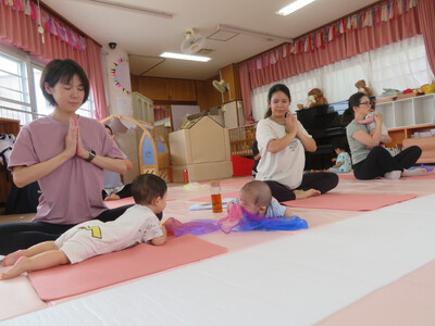 親子ヨガ