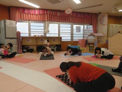 親子ヨガ