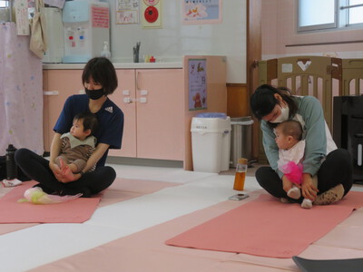 親子ヨガ