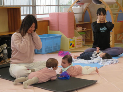 親子ヨガ