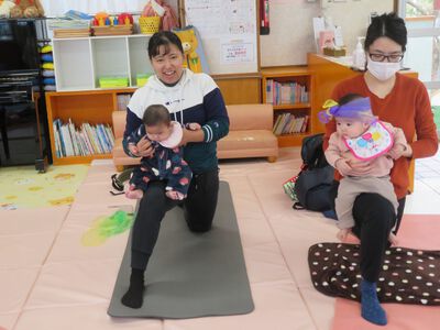 親子ヨガ