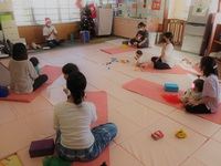 親子ヨガ 2021/12/21 11:12:25