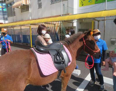 馬とふれ合い体験