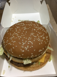 グランドビッグマックも食べてみた。こちらは764kcal 2016/04/10 11:47:39