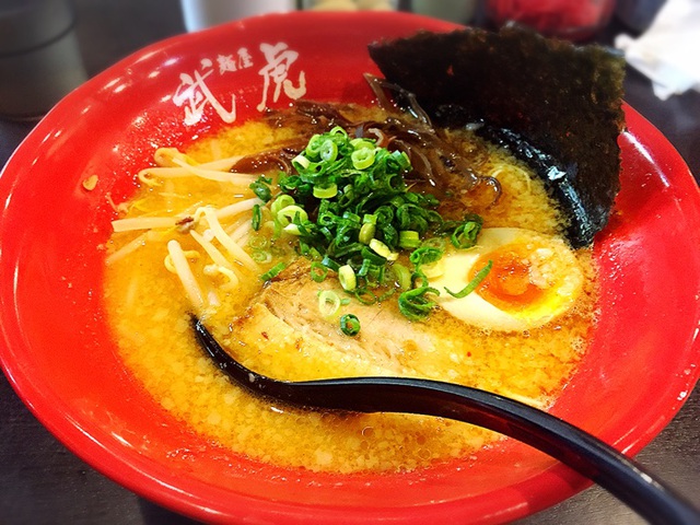 沖縄市泡瀬 麺屋 武虎 あわせ店 麺の細さに驚く豚骨ラーメン ちーかーの日記