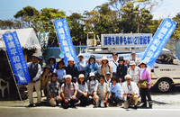 ５月１０日（日）に平和とスケッチ・撮影の辺野古・高江バスツアーを開催しました。 2015/07/11 23:45:06