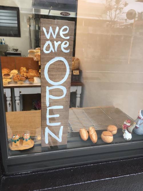 西原町のパン屋さん　アズール