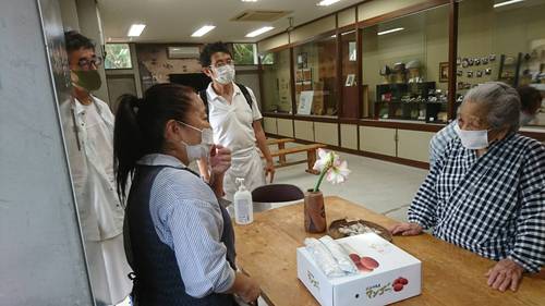 人間国宝・平良敏子先生　100歳おめでとう♪(^∇^*)