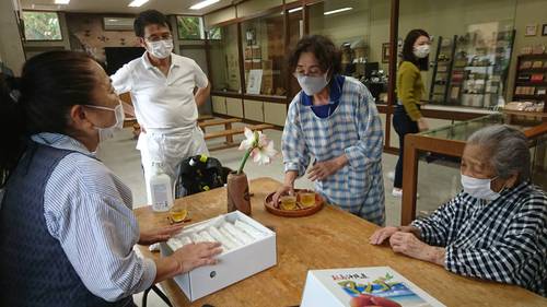 人間国宝・平良敏子先生　100歳おめでとう♪(^∇^*)