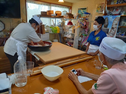 熱血・今川さん・小林さんそば打ち指導\(@^0^@)/