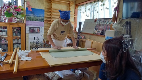 やんばる地域の特産、カラキ(シナモン）で変わりそばφ(゜▽゜*)♪