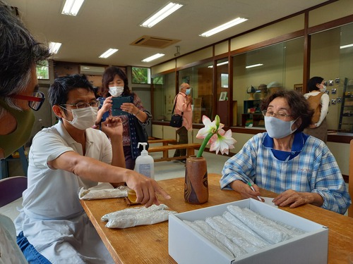 人間国宝・平良敏子先生　100歳おめでとう♪(^∇^*)