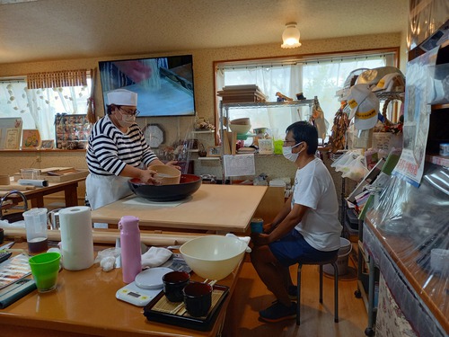 やんばる手打ちそば倶楽部練習風景(*￣3￣)╭