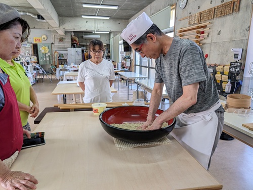 しらこばと蕎麦打ち会から(埼玉県）やって来ましたー