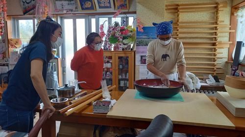 やんばる地域の特産、カラキ(シナモン）で変わりそばφ(゜▽゜*)♪