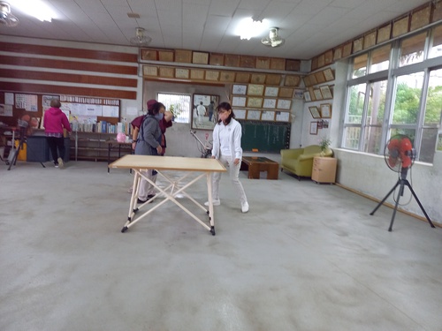 今帰仁村　平敷公民館で手打ちそば打ち会で交流会
