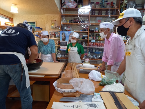 熱血・今川さん・小林さんそば打ち指導\(@^0^@)/