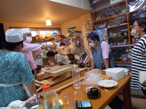 熱血・今川さん・小林さんそば打ち指導\(@^0^@)/