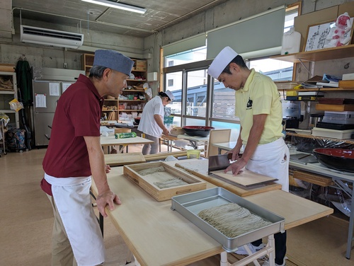 みやこ町蕎麦の会　屋成五段位とそば打ち交流