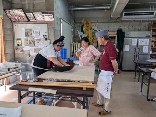 みやこ町蕎麦の会　屋成五段位とそば打ち交流