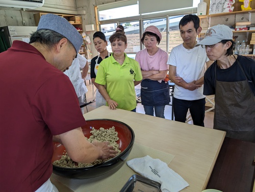 みやこ町蕎麦の会　屋成五段位とそば打ち交流