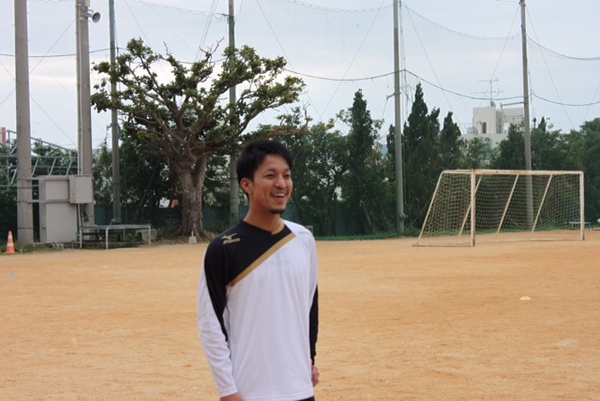小禄中学サッカー部応援ブログ:小禄中に田口泰士選手（名古屋グランパス）